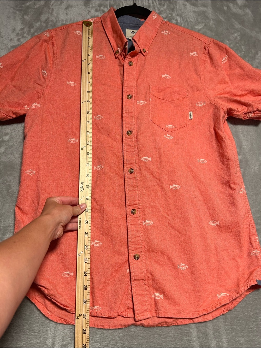 Vans Classic Fit Button Down Short Sleeve Shirt Men’s Small Fish Peach Pink - Picture 5 of 5